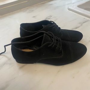 Call it Spring black flats